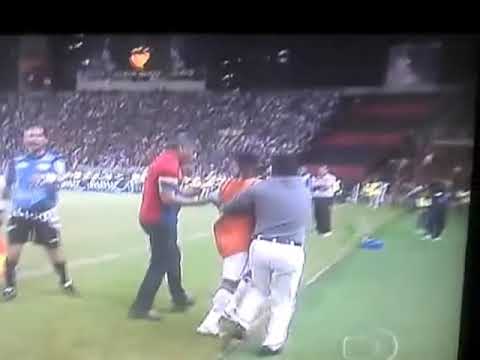 Carlinhos Bala bate no torcedor (Um Nocaute de UFC)