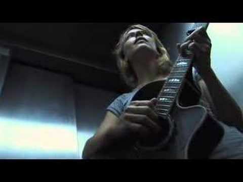 Música de Bolso - Hello Saferide - I Wonder Who Is Like...