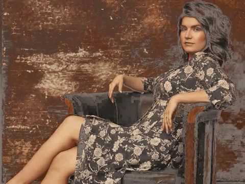 Suvi Teräsniska - Pahalta Piilossa - Musik Music Video - Summer Лето - languages old europe