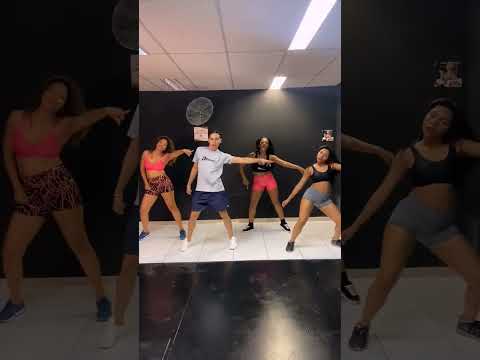 Avisa Lá - Anitta Feat. Lexa, Pocah e Rebecca