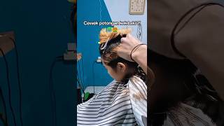 Download lagu CEWEK POTONG RAMBUT MODEL LAKI? SIAPA TAKUT #pixie #potongrambut #commahair mp3