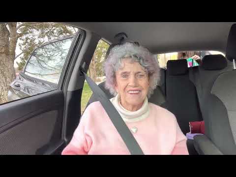 Marge in the cemetery. Pay attention to the back door 😳