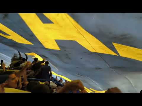 "RECIBIMIENTO DE BOCA VS LANÚS EN LA FORTALEZA" Barra: La 12 &bull; Club: Boca Juniors &bull; País: Argentina