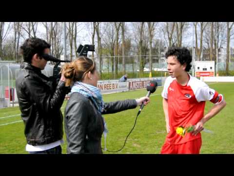 Thom Haye wordt geinterviewd na behaalde kampioenschap AZ C1
