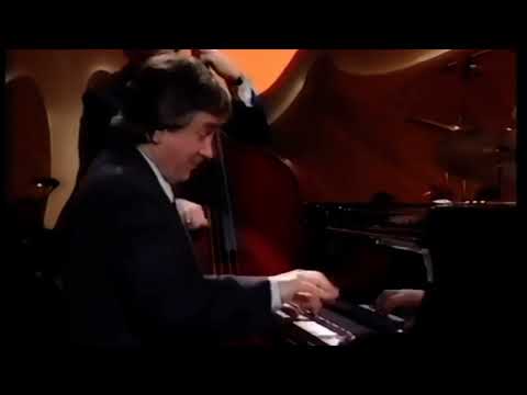 'Love Walked In' performed by The Dudley Moore Trio on 'Bruce's Guest Night' broadcast 17/4/92