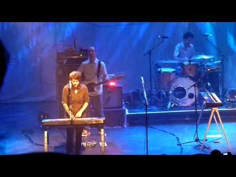 Tegan and Sara - Sentimental Tune - Live at Shepherd's Bush London (HD)