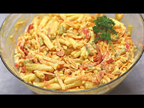 This simple curry noodle salad without mayo is super delicious for barbecue or as dinner