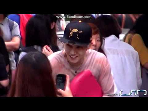 Fancam _ 120615 _ JB _ Going To Music Bank