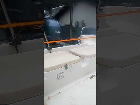 YAMAHA FR-17 ソルトアウェイで船外機洗ってます、 トレーラブルボートです。