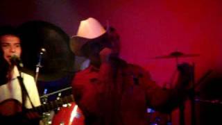 buchanans cerveza y banda el komander