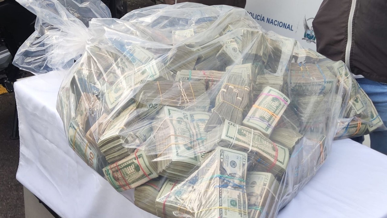 ¡Golpe millonario al crimen organizado! Policía incauta casi 1 millón de dólares en efectivo en bodega clandestina del norte de Quito