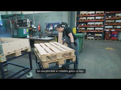 Darbs piespiedu pozās, stāvot kājās