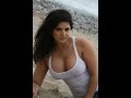 Sunny Leone Showing Her Milky Boobs