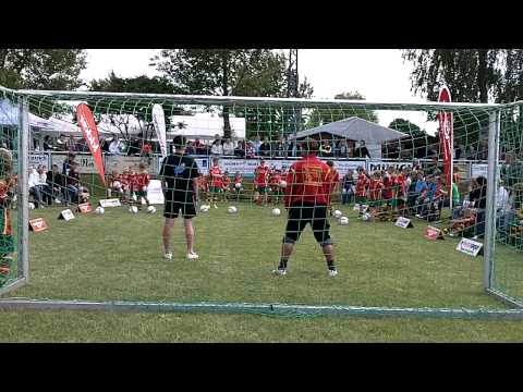 Trainer im Tor beim INTERSPORT kicker FUßballcamp Merschwitz