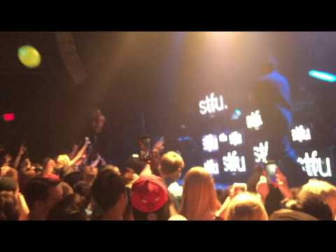 B.o.B - Roll Up *First Live Performance*