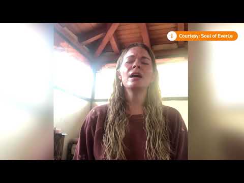 Country singer LeAnn Rimes turns to chants