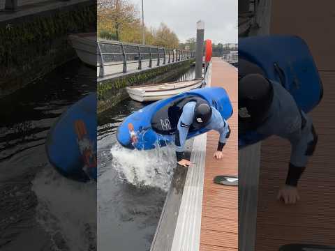 How to cross a pontoon in a kayak