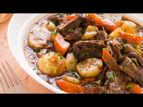 🐂 Queue de bœuf en daube - Un plat mijoté longuement pour une tendreté exceptionnelle 🍷🥕