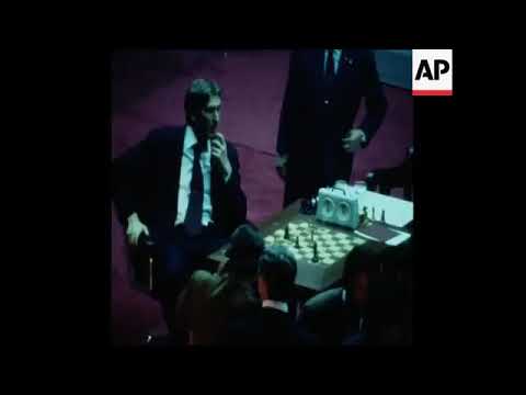 Audience in trance, Bobby Fischer becomes challenger for the title (Vs Petrosian - Argentina, 1971)