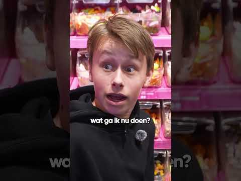 Gedachtes in een snoepwinkel! 🍭Welk snoepje zou jij als eerste pakken? 😋👇