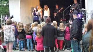preview picture of video 'Amy Diamond + De Hänsynsfulla i Kopphagen, Länna 25/8 -12  (DEL 2 av 2)'