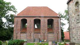 preview picture of video 'Hohenkirchen Oldenburgerland: Kerkklokken Lutherse kerk (Anläuten des Plenums)'