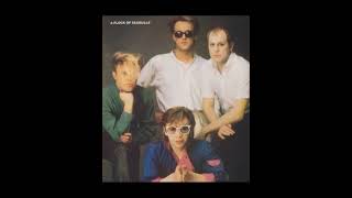A flock of seagulls over the border 1983