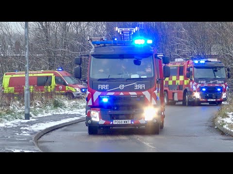 *SNOW* Ashton's Pump + Technical Response Unit Triple Turnout - Greater Manchester Fire & Rescue
