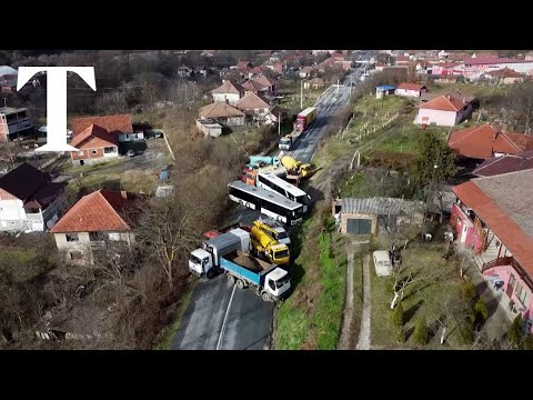 Kosovo closes biggest border crossing after Serbians block roads