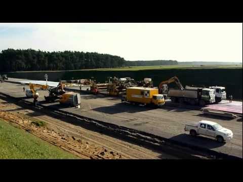 Budowa autostrady A2 - Układanie betonu nawierzchniowego