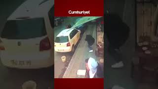 Silahlı saldırıya uğrarken çaylarını yudumlamaya devam ettiler