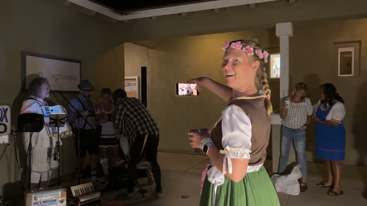 Promotional video thumbnail 20 for Squeezebox Hero