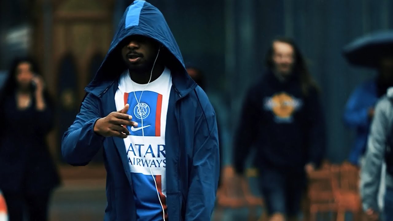 Yovo - TROUBADOUR EN DURAG ROUGE