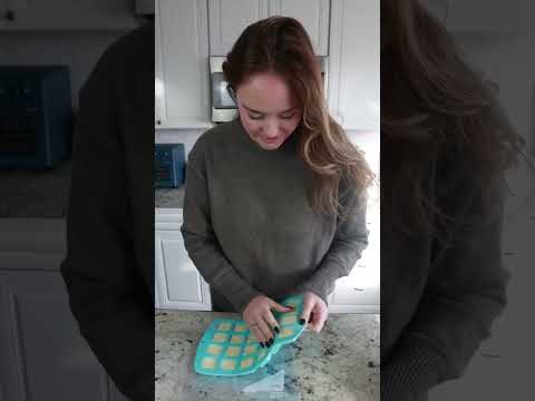 Freezing heavy cream is a great way to save it before it expires!#freezingfood #cream #freezingcream