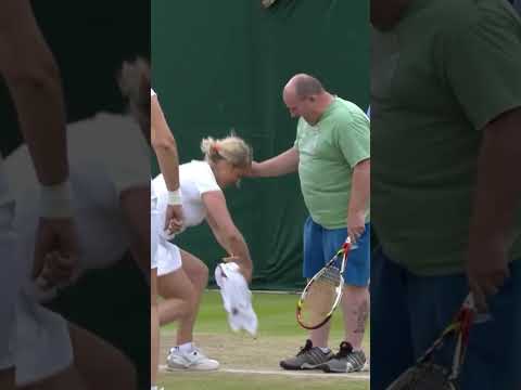 Kim Clijsters gives man from Wimbledon crowd her skirt so he can play tennis 🙂🎾 #wimbledon #tennis