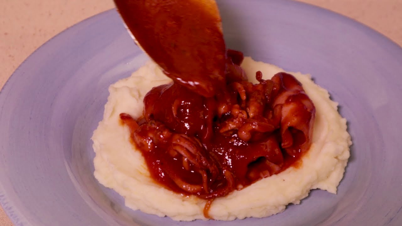 Καλαμαράκια κοκκινιστά με Πουρέ Πατάτας Blue Island Recipe Portal