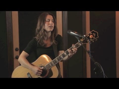 Natasha Borzilova - Rechka (Russian folk song)