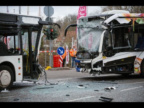 Horrorcrash in Saarbrücken: 30 Verletzte bei Busunfall