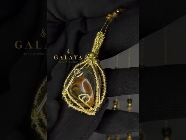 قلادة من الفضة الخالص مع حجر عين النمر