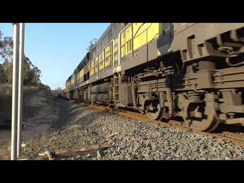 QUBE Industries QL002/QL009 work 3BW7 Empty Steel train South through Mountain RidgeRd South Maclean