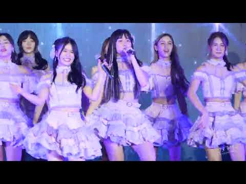 BNK48 Myyu - High Tension @ The Magical Christmas, The EmQuartier [Fancam 4K 60p] 221225