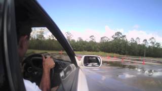 preview picture of video 'Slidewize Skidpan Nissan R32 Skyline - Gympie 5/4/14'