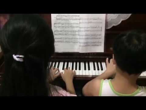 A Giraffe has a very long neck by Jin and Margaux Aguila