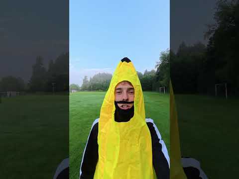 Bananinho Dostaje Buty Ale Nie Są W Dobrym Stanie #piłkanożna #piłkarz #bananinho #football