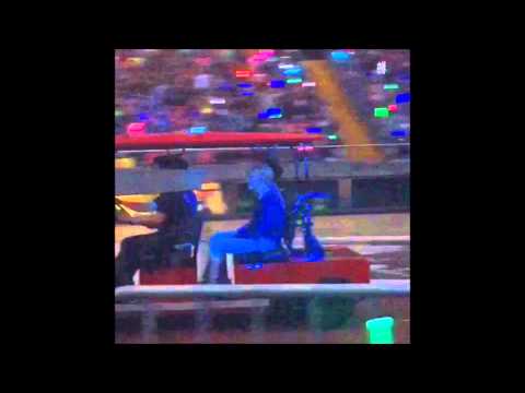 [FANCAM] 150321 SHINee go to the stage with car + Taemin sits beside Minho