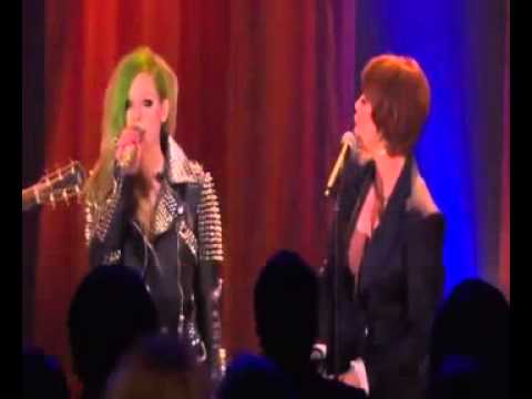 Pat Benatar and Avril Lavigne - Love Is A Battlefield (Live)