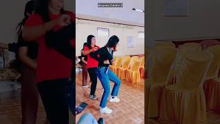 Download lagu Goyang Tobelo dan tiba-tiba hal aneh terjadi mp3