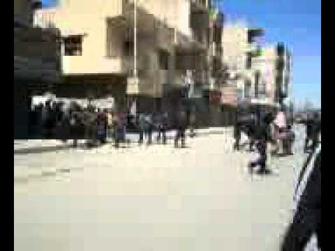 انشقاق عدد من الجنود من مرتبات الفرقة 17 أثناء تشييع ضحايا المجزرة الذين سقطوا في جمعة "التدخل العسكري الفوري"