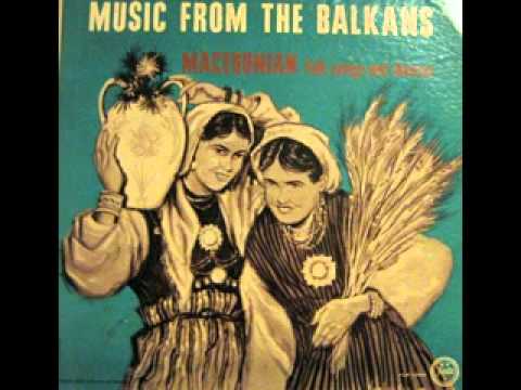 Фросина седи на чардак