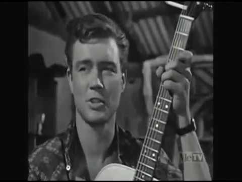 Roger Smith sings Lakona Wind on 77 Sunset Strip 1960